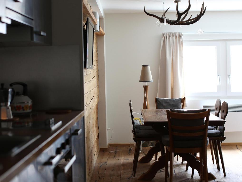 Chalet Swiss Andermatt Rom bilde